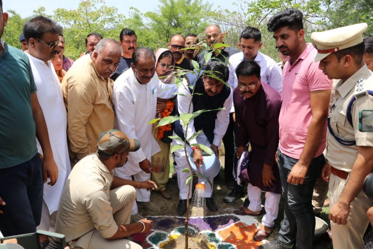 पंजावर स्कूल में स्टेडियम और नए भवन का होगा निर्माण