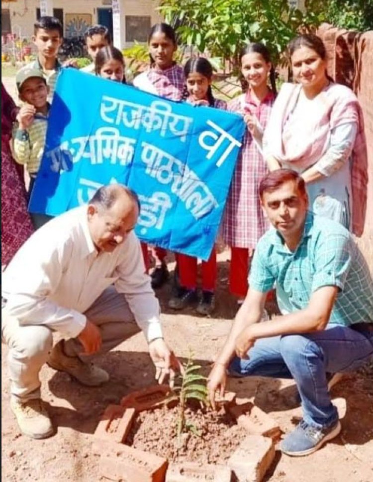 पर्यावरण दिवस पर जतेहड़ी स्कूल में किया पौधा रोपण, छात्रों ने निकाली जागरूक रैली