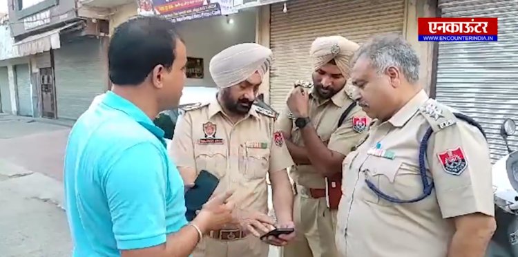 पंजाबः डी.ए.वी. कालेज के पास लुटेरे तीन लाख नकदी और स्टेमपेपर लेकर हुए फरार, देखें वीडियो