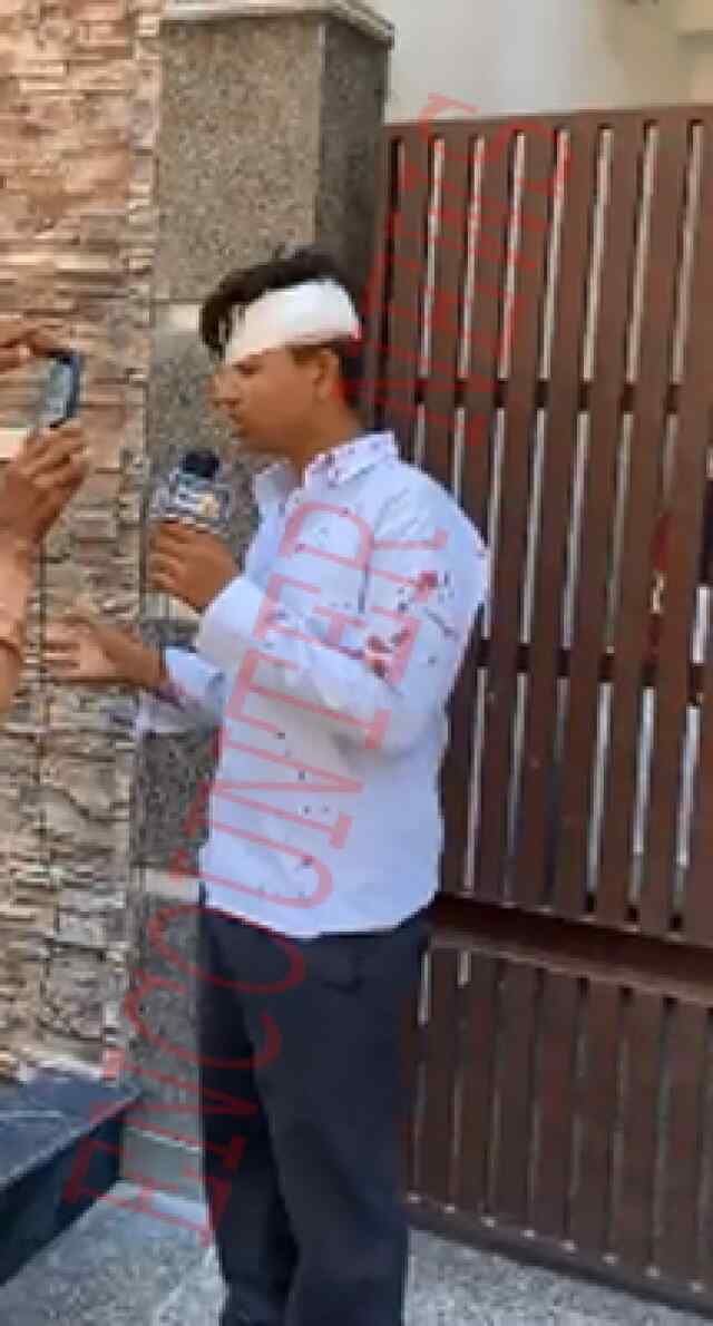 जालंधरः सेठ हुकम चंद स्कूल के बाहर चली किरपाणें, देखें Live