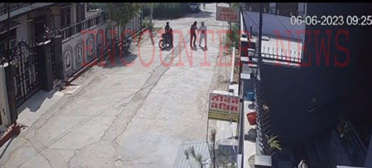 जालंधरः तहसील के बाहर लुटेरों ने दिया वारदात को अंजाम, घटना CCTV में कैद