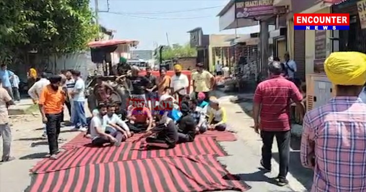 ਪੰਜਾਬ : ਪਿੰਡ ਵਾਸੀਆਂ ਨੇ ਆਪਣੀਆਂ ਮੰਗਾਂ ਨੂੰ ਲੈ ਕੇ ਦਿੱਤਾ ਮੰਗ ਪੱਤਰ, ਦੇਖੋ ਵੀਡਿਓ