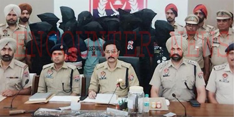 पंजाबः लूटेरा गैंग के 12 सदस्यों को अवैध हथियारों सहित गिरफ्तार