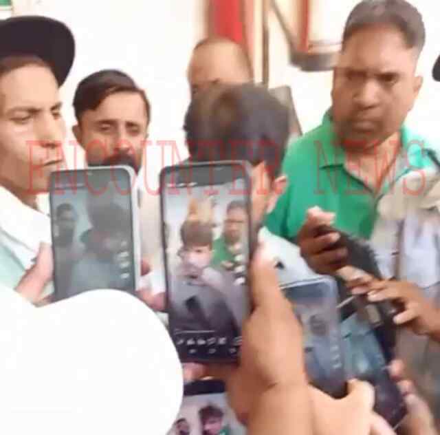 जालंधरः धार्मिक भावनाओं को ठेस पहुंचाने के मामले में भार्गव कैंप थाने के बाहर हुआ जमकर हंगामा, देखें Live