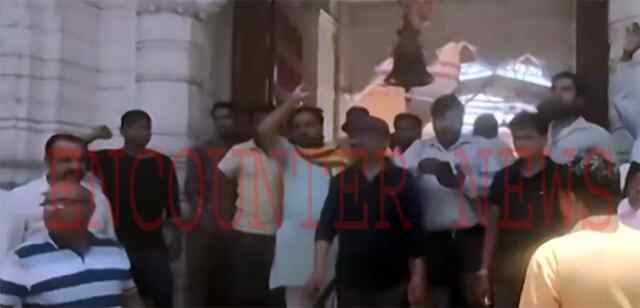मंदिर में युवक के नमाज पढ़ने पर हुआ बवाल, हिंदू संगठनों में रोष