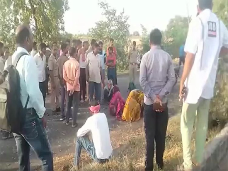 दर्दनाक हादसाः योग कर रहे 5 युवकों को तेज रफ्तार ट्रक ने कुचला, 3 की मौत, देखें वीडियो