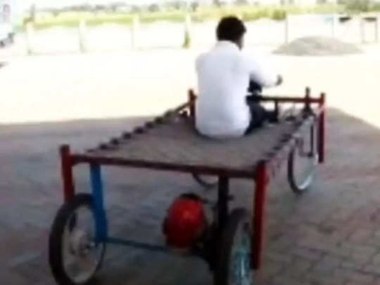 पेट्रोल भरवाने पहुंचा शख्स का देसी जुगाड़ देखकर लोग हुए हैरान, देखें वीडियो