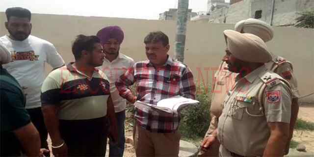 पंजाबः अब इस जिले में आंखों में मिर्च डालकर 10 लाख रुपए लूटकर लुटेरे फरार, देखें वीडियो