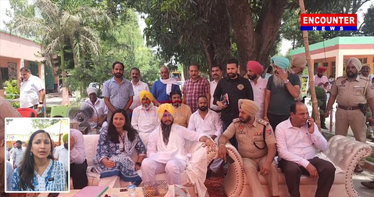 ਪੰਜਾਬ : ਕੈਂਪ ਦੌਰਾਨ ਵਿਧਾਇਕ ਘੁੰਮਣ ਅਤੇ ਡੀ. ਸੀ ਨੇ ਸੁਣੀਆਂ ਲੋਕਾਂ ਦੀਆਂ ਸ਼ਿਕਾਇਤਾਂ, ਦੇਖੋ ਵੀਡਿਓ 