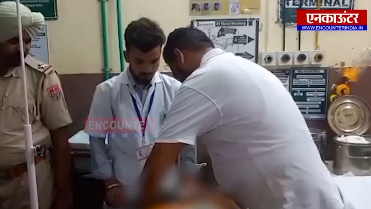 पंजाब : कार और मोटरसाइकिल की टक्कर में दो ज़ख्मी, देखें वीडियो