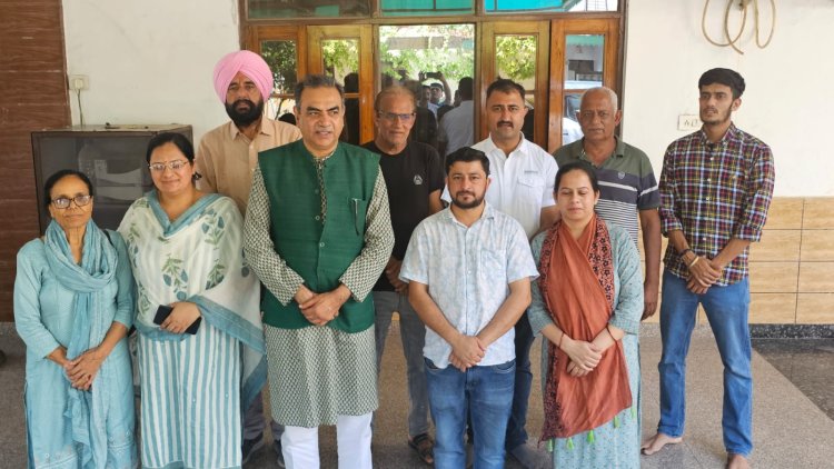 चक्क जंगी के आम जन कमल वेद व बददी के शिवकुमार के आवास पर पहुंचे सह प्रभारी
