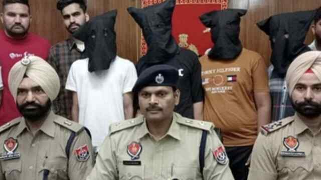 पंजाब : पुलिस की वर्दी में करियाना कारोबारी को अगवा कर लूटा, 4 गिरफ्तार