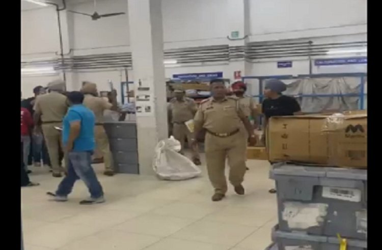 जालंधरः इंडस्ट्री एरिया में बंदूक के बल पर लाखों रुपए लेकर लुटेरे हुए फरार, देखें वीडियो