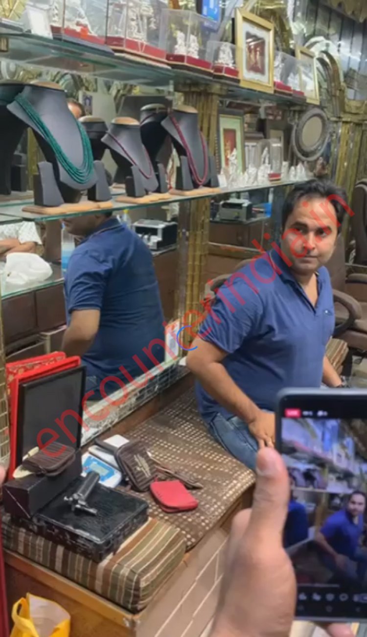 जालंधरः सुनियारा बाजार में गहने बेचता चोर काबू, देखें Live