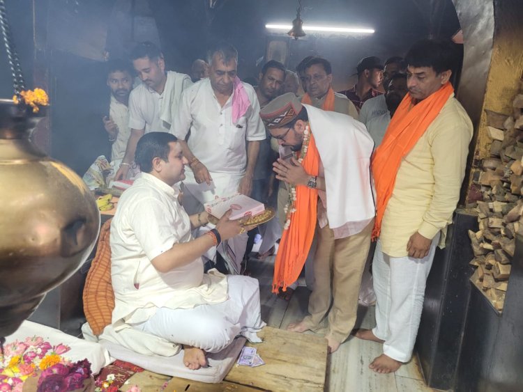 डेरा बाबा रुद्रानंद और प्राचीन महादेव मंदिर पहुंचे अनुराग