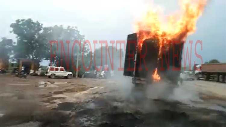 बड़ा हादसाः 2 ट्रक और 1 ट्रेलर में जोरदार भिड़ंत में जिंदा जले ड्राइवर और खलासी, देखें वीडियो