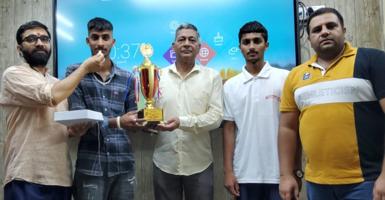 करियर पॉइंट अकादमी बंगाणा के  छात्र अनिल कुमार को किया सम्मानित