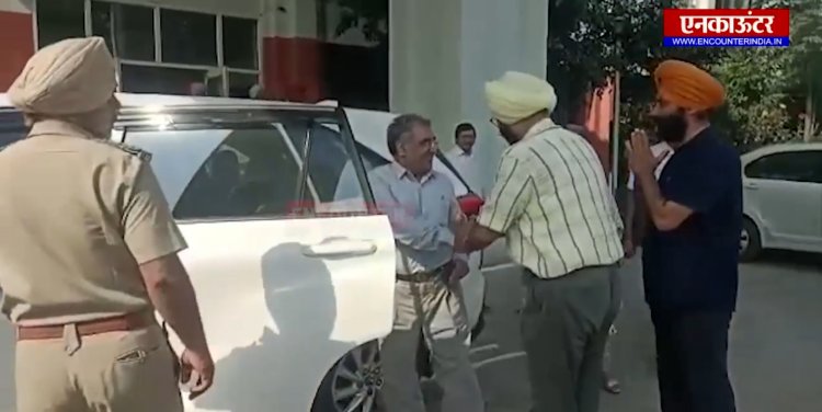 ਪੰਜਾਬ: ਮੁੱਖ ਸਕੱਤਰ ਪੰਜਾਬ ਵੀ.ਕੇ ਜੰਜੂਆ ਨੇ ਅਧਿਕਾਰੀਆਂ ਨਾਲ ਕੀਤੀ ਮੀਟਿੰਗ, ਦੇਖੋਂ ਵੀਡਿਓ
