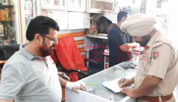 कपूरथलाः किराना व्यापारी पर दातर से हमला कर लूटे 1.70 लाख रुपये, देखें वीडियो