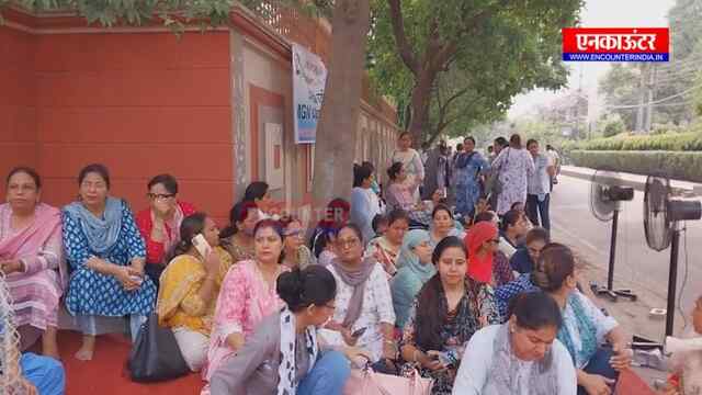 जालंधरः फिर विवादों में MGN PUBLIC SCHOOL, टीचरों ने धरना लगाकर किया प्रदर्शन, देखें वीडियो