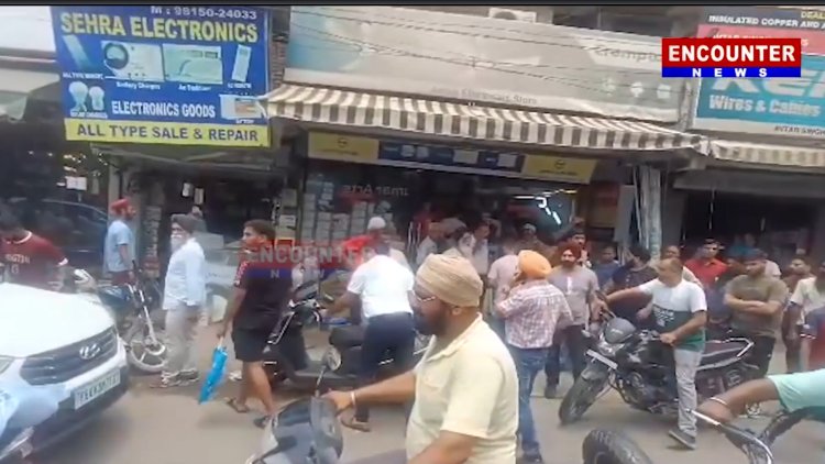 जालंधरः फगवाड़ा गेट में 2 दुकानदारों में हुई झड़प, देखें वीडियो