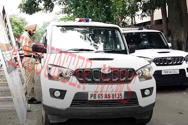 पंजाबः आम जनता के चालान काटने में पुलिस व्यस्त, खुद की गाड़ियों पर नहीं लगी हाई सिक्योरिटी नंबर प्लेट, देखें तस्वीरें