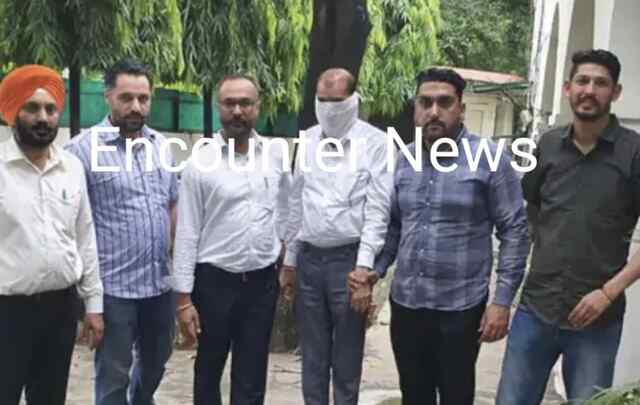 पंजाब : 2 लाख रुपए रिश्वत लेते SDO गिरफ्तार
