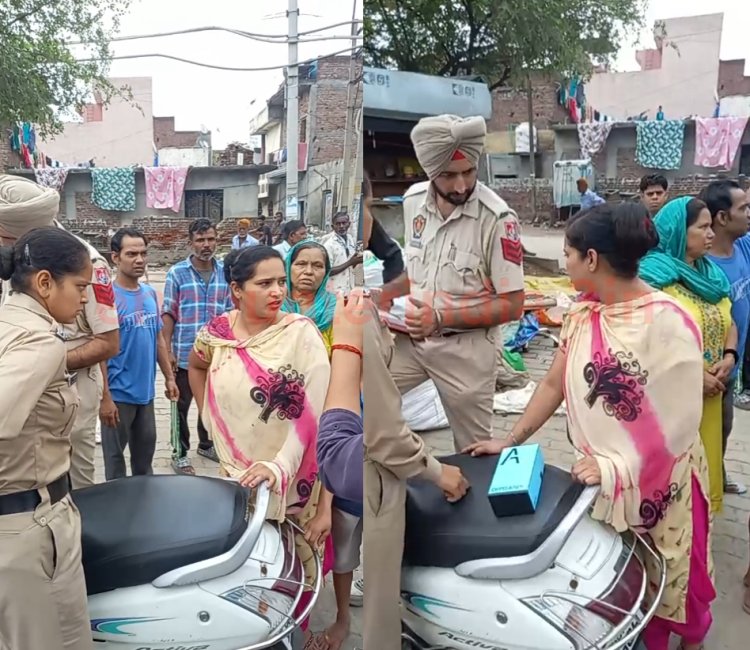 जालंधरः दोमोरिया पुल के पास महिला से मोबाइल छीनकर लुटेरे फरार, देखें Live