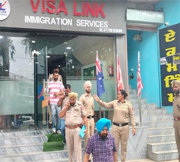 पंजाबः आईलेट्स और इमिग्रेशन सेंटरों पर पुलिस की रेड, देखें वीडियो