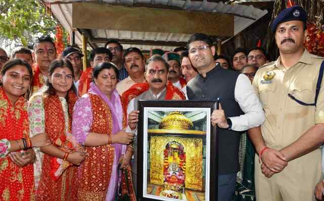 मुख्यमंत्री ने माता चिन्तपूर्णी मंदिर में की पूजा-अर्चना