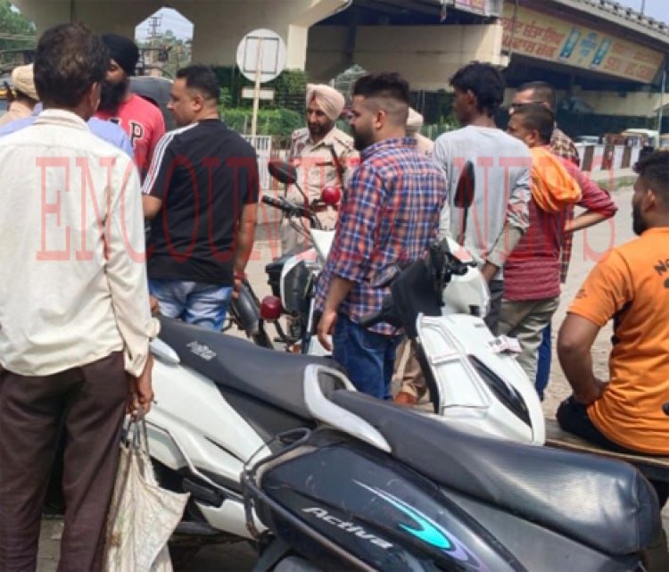 जालंधरः पुलिस द्वारा नेता से कार के दस्तावेज मांगने पर हुआ हंगामा