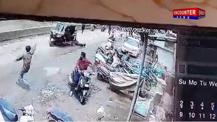 ऑटो ड्राइवर से महिला का हुआ झगड़ा  तो महिला को 200 मीटर घसीटा, देखें CCTV