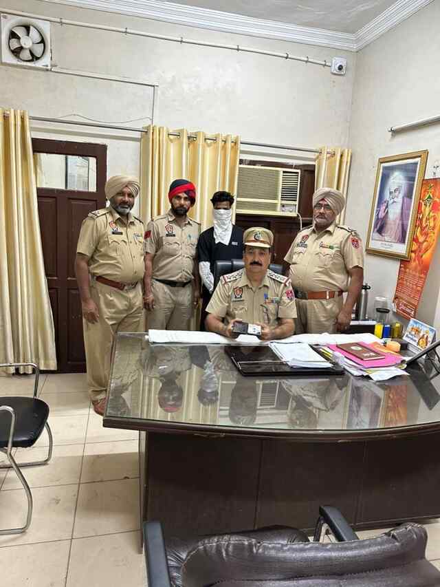 जालंधरः पुलिस ने भगौड़े और चोर को किया गिरफ्तार