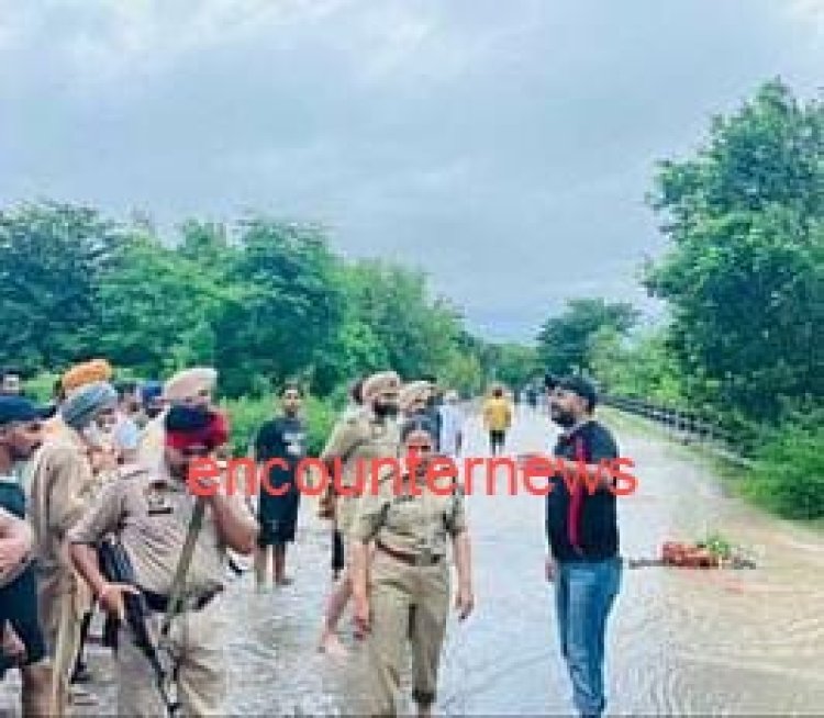 पंजाब : भारी बारिश के कारण रोपड़-नंगल रेल ट्रैक उखड़ा