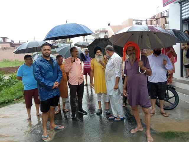 सती ने प्रवासी मजदूरों और बुजुर्गों के ठहरने की व्यवस्था भाजपा कार्यालय में करवाई