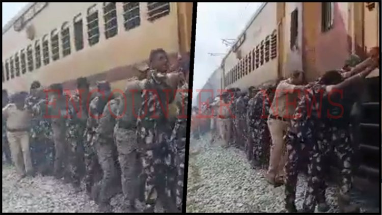 नहीं चल रही थी ट्रेन तो जवानों ने लगाया धक्का, वीडियो वायरल