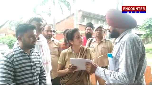 पंजाबः नौकरियों से बर्ख़ास्त किए कर्मचारियों को पूर्व भाजपा विनोद खन्ना की पत्नी ने दिया समर्थन, देखें वीडियो