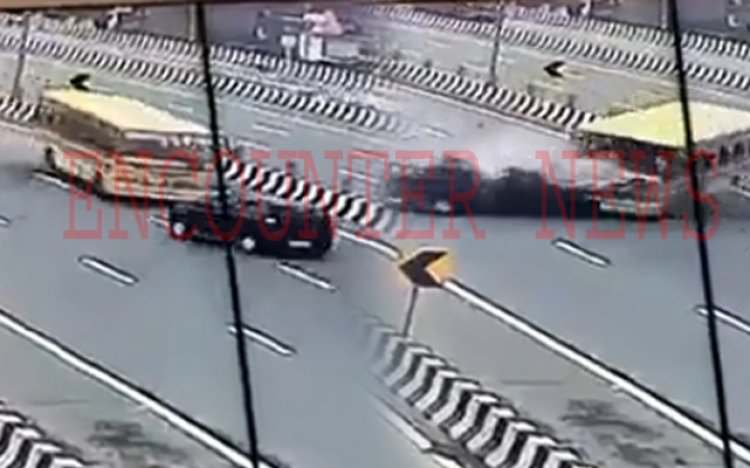 सुबह हुआ दर्दनाक हादसाः स्‍कूल बस और कार में भीष्ण टक्‍कर में 6 की मौत, देखें CCTV