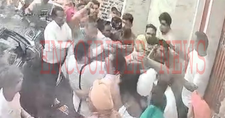 जालंधरः RANGE ROVER कार युवकों की गुंडागर्दी, बस चालक और कंडक्टर को बेरहमी से पीटा, देखें CCTV