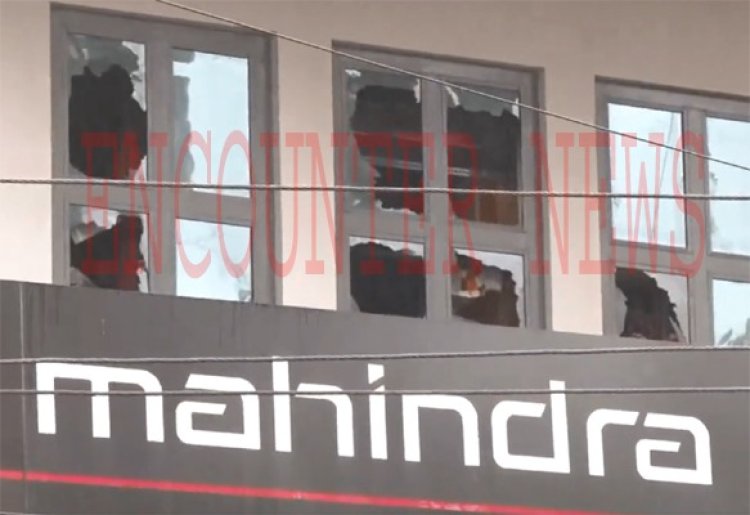 महिंद्रा सर्विस सेंटर में लगी भीषण आग, मौके पर पहुंची दमकल विभाग की 19 गाड़ियां