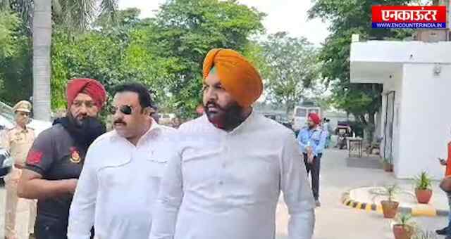 पंजाबः अस्पताल में पूर्व डिप्टी सीएम ओपी सोनी का हाल जानने पहुंचे सासंद गुरजीत औजला, देखें वीडियो