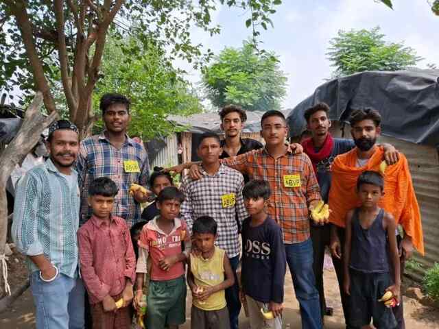 फल वितरण कर मनाया एबीवीपी इकाई ऊना ने 75वां स्थापना दिवस