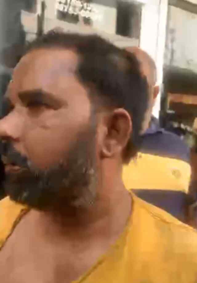 जालंधरः चेन छीनकर भाग रहा स्नेचर काबू, लोगों ने की धुनाई, देखें Live