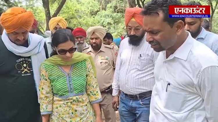 ਪੰਜਾਬ : ਹੜਾਂ ਨਾਲ ਬਰਬਾਦ ਹੋ ਰਹੀ ਫਸਲ ਦਾ ਜਾਇਜ਼ਾ ਲੈਣ ਪਹੁੰਚੇ ਡੀ ਸੀ ਸਮੇਤ ਵੱਖ ਵੱਖ ਪਾਰਟੀਆਂ ਦੇ ਆਗੂ, ਦੇਖੋ ਵੀਡੀਓ