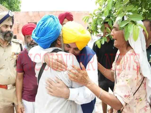 पंजाबः प्रभावित क्षेत्रों का दौरा करने पहुंचे सीएम मान से गले मिलकर रोया बुजुर्ग, देखें वीडियो