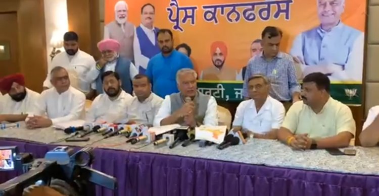 जालंधर पहुंचे BJP प्रधान सुनील जाखड़, बाढ़ प्रबंधों को लेकर सरकार पर साधा निशाना, देखें वीडियो