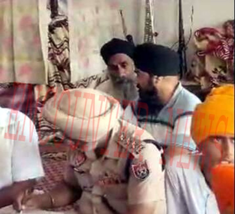 पंजाबः इस इलाके के ऐतिहासिक गुरुघर में हुई बेअदबी, जांच में जुटे पुलिस अधिकारी, देखें वीडियो
