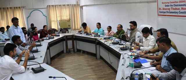 अधिकारी आपसी तालमेल के साथ तीव्रता से कार्य करें – अनुराग सिंह ठाकुर