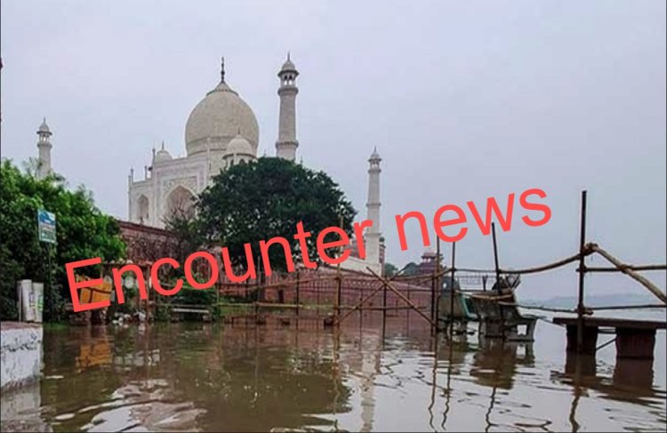 ताज महल तक पहुंचा यमुना का पानी, टूटा 45 साल का रिकॉर्ड