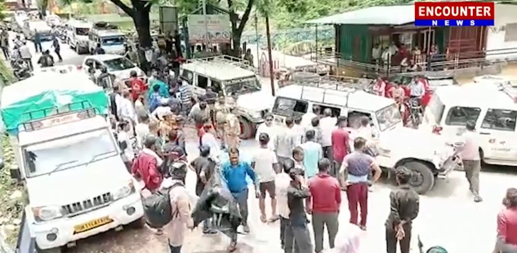 बड़ा हादसाः करंट लगने से 15 लोगों की मौत, कई घायल, देखें वीडियो